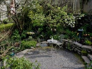 Flickr_-_brewbooks_-_Backyard_Terrace_-_Our_Garden