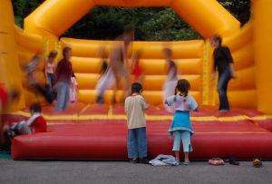 bouncy-castle-with-kids-624719-m