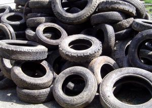 old-tyres-565020-m
