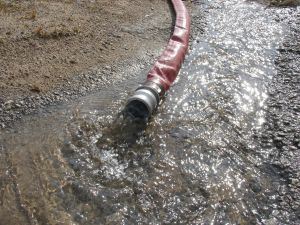 pumping-water-991135-m