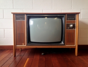 1970s-retro-television-set-1441328-m