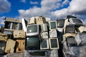 E-Waste-Recycling-Let-Us-Take-Care-Of-The-Earth-Together-2-CA