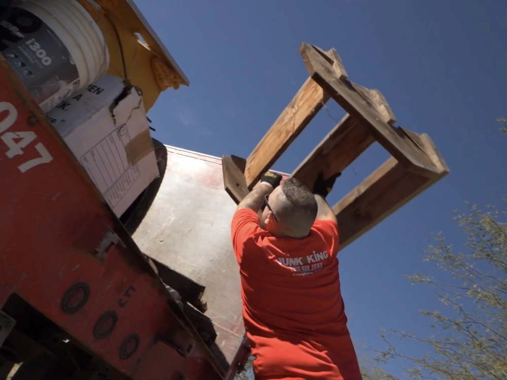 Construction debris removal service in Daly City by Junk King