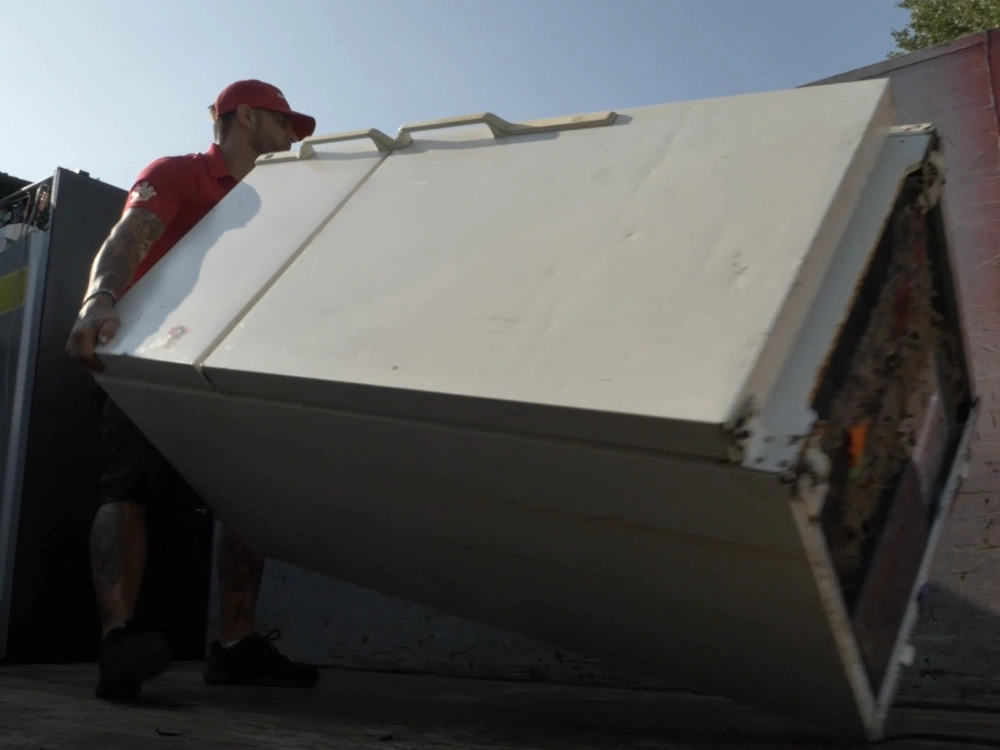 Refrigerator and freezer removal service in Castro District, CA