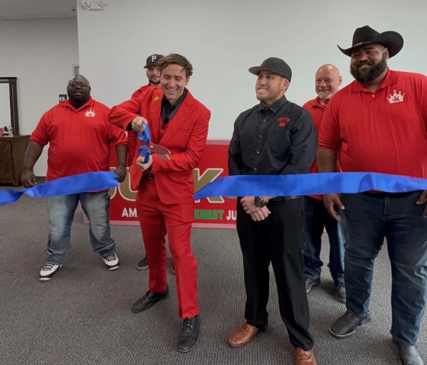 Junk king Reno celebrates Earth day with a ribbon-cutting ceremony at new location.